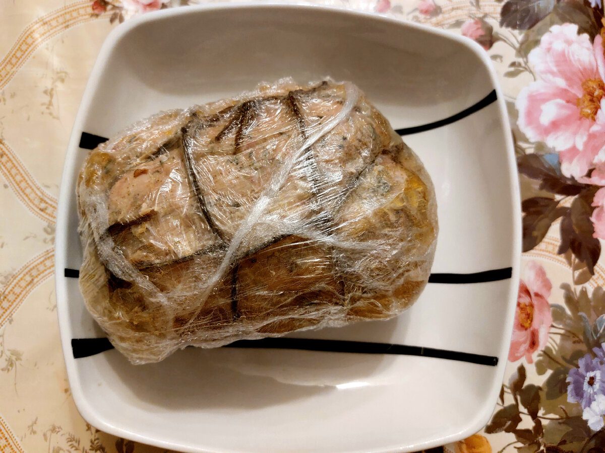 Кулінари розповіли, як приготувати смачну шинку зі звичайного курячого філе нашвидкуруч