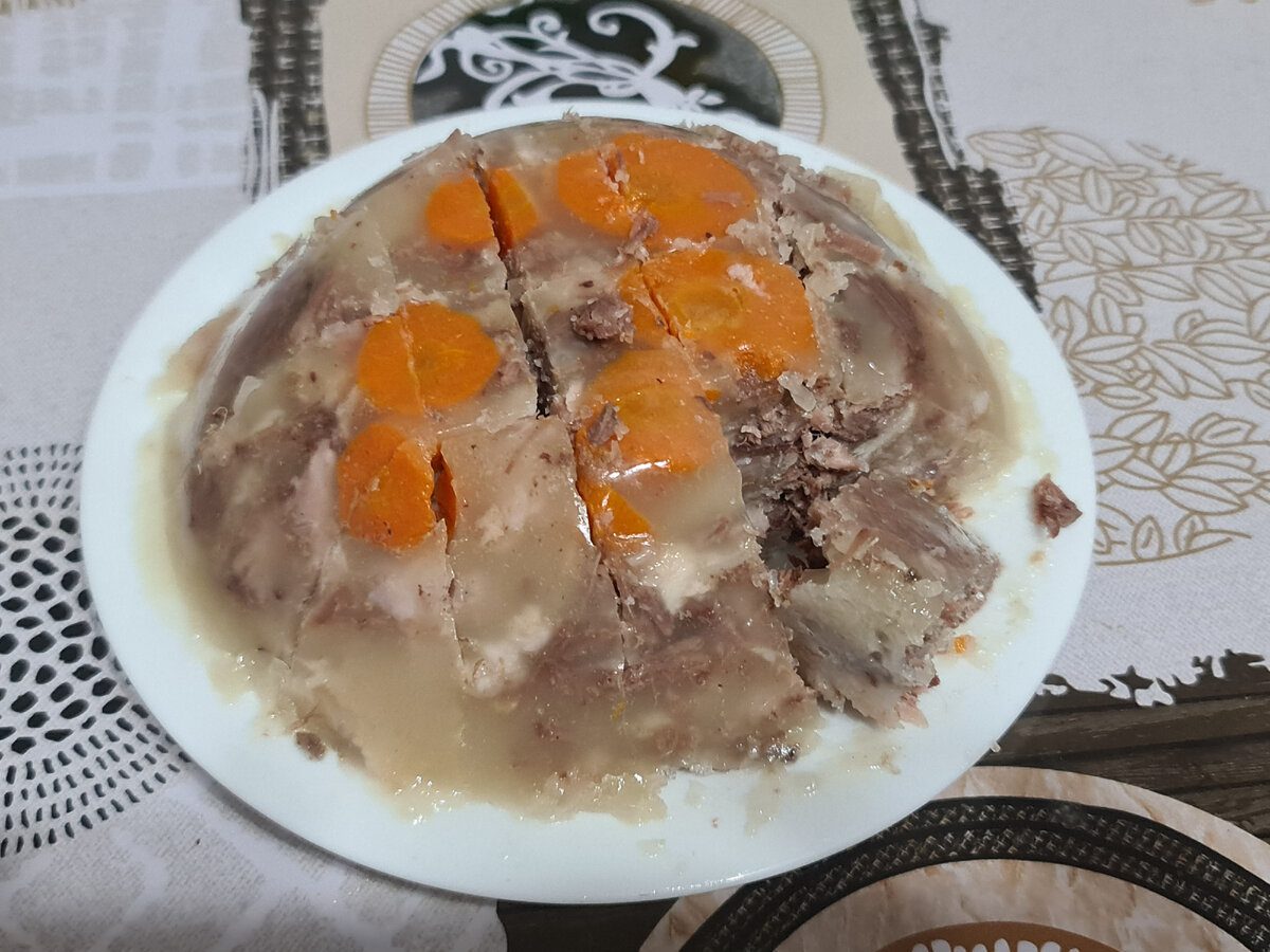 Експерти розповіли, яке м'ясо не підійде для приготування холодцю – воно зіпсує бульйон повністю