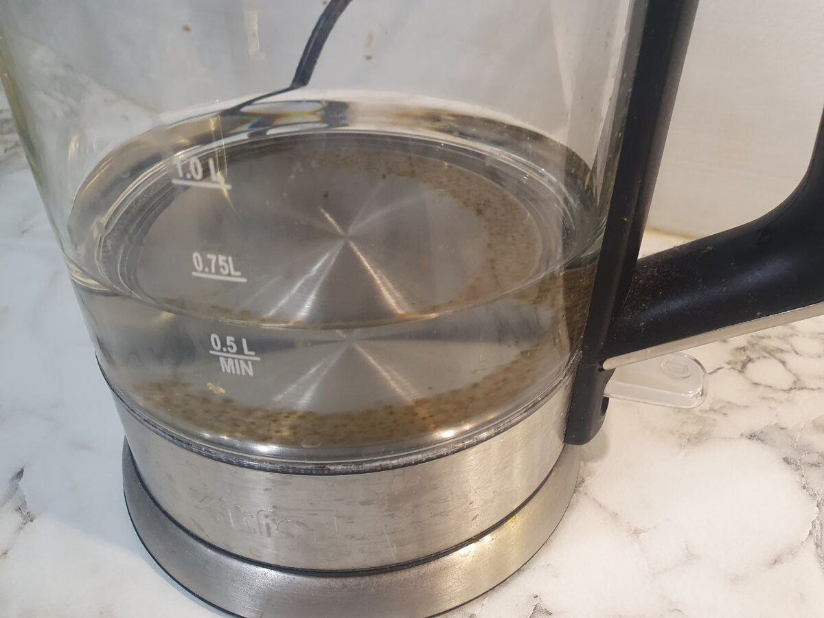 Експерти порадили очистити чайник від накипу для того, аби зекономити на електроенергії