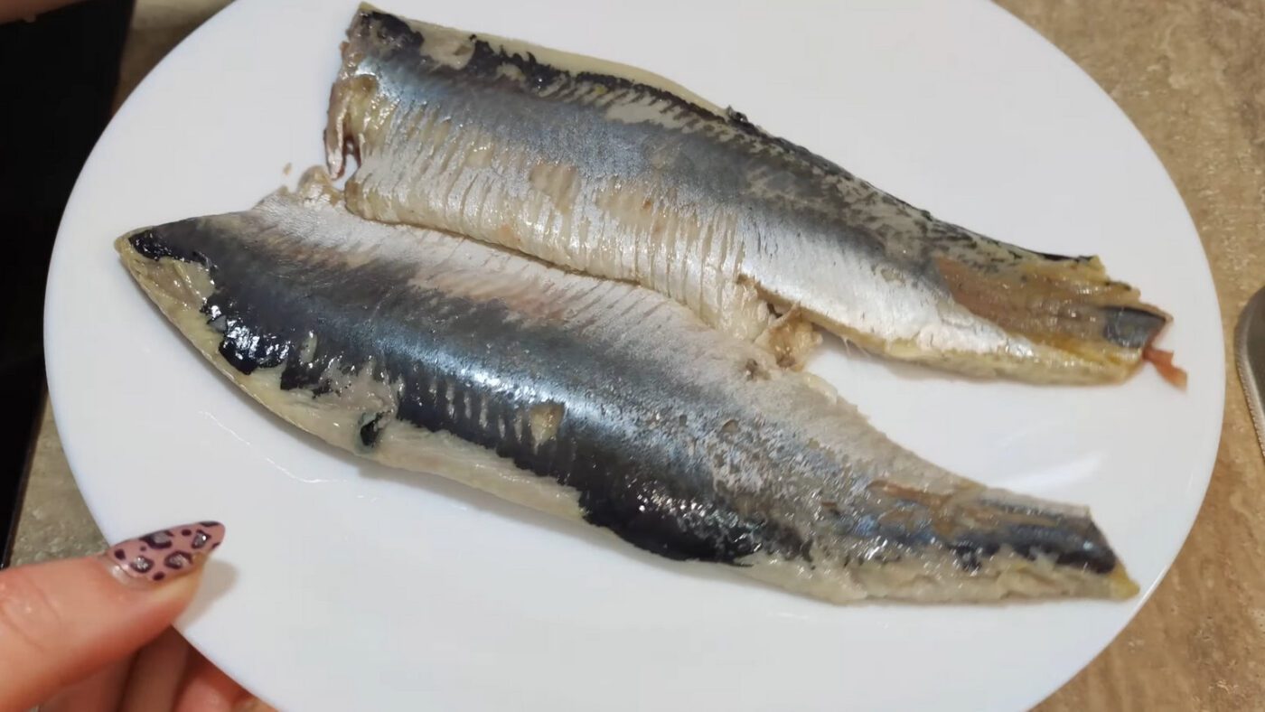Як розібрати оселедець на філе без кісток