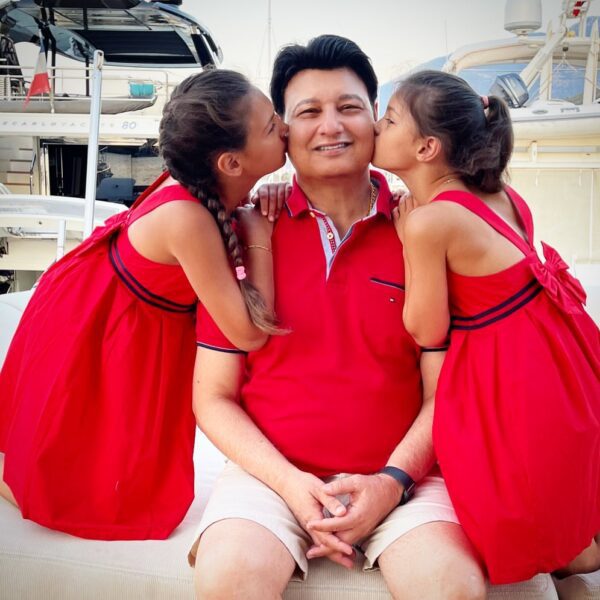 Чоловік Камалії з дочками Арабеллою та Мірабеллою