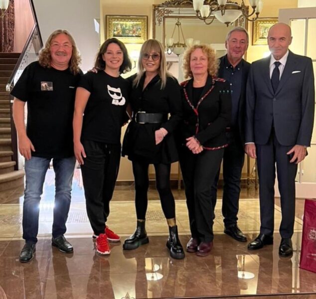 Алла Пугачова у сміливому міні запалила на вечірці Ігоря Ніколаєва