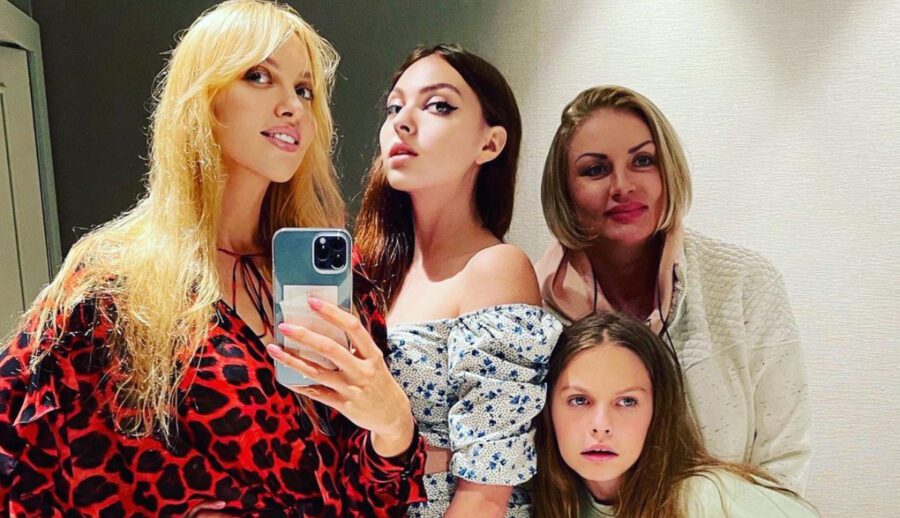 Оля Полякова насмішила історією, як її молодша донька Аліса не впізнала свою бабусю