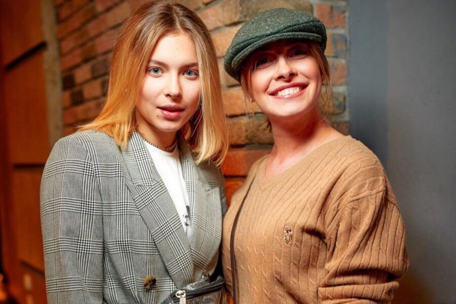 Олена Кравець зі своєю дочкою Машею напрочуд схожі