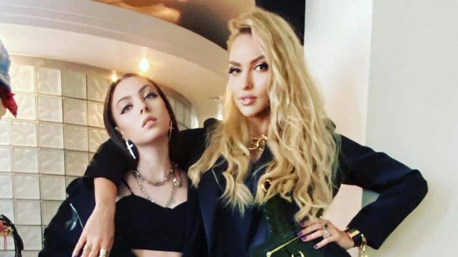 Оля Полякова зі своєю старшою дочкою Машею