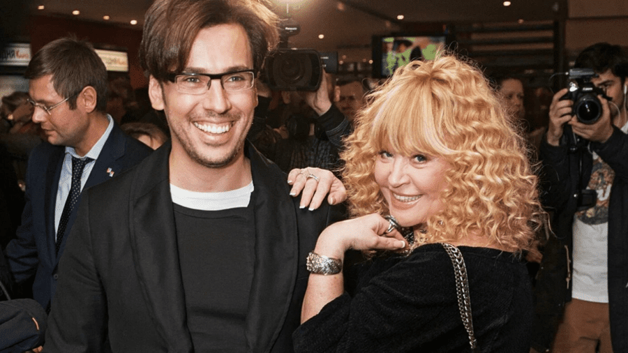 Чоловік Примадонни Максим Галкін назвав причину, по якій досі не поїхав до своєї дружини Алли Пугачової