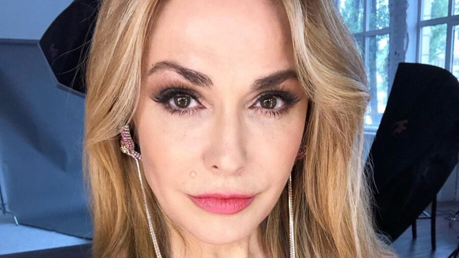 Ольга Сумська показалась у симпатичному образі