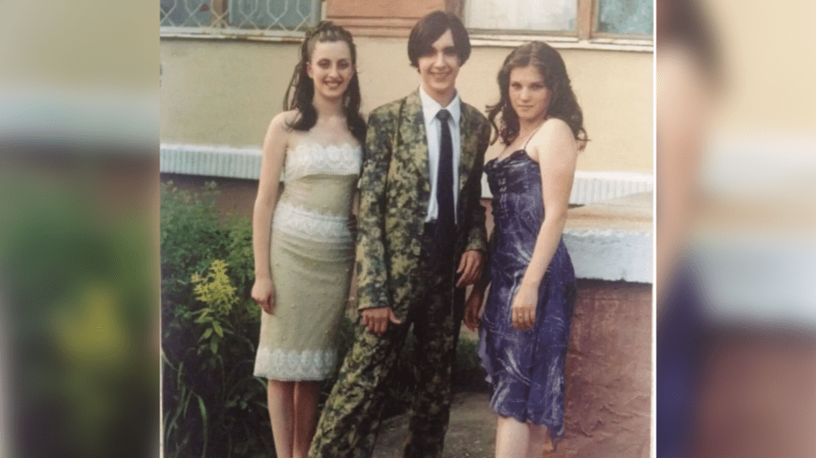 Український співак Віталій Козловський був прихильником сміливих костюмів та довгого волосся, а біля парубка завжди крутились дівчата