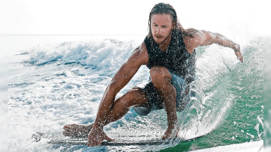 Володимир Осадчий не є публічною персоною, втім з його особистої сторінки в Інстаграм зрозуміло, що чоловік захоплюється активним стилем життя