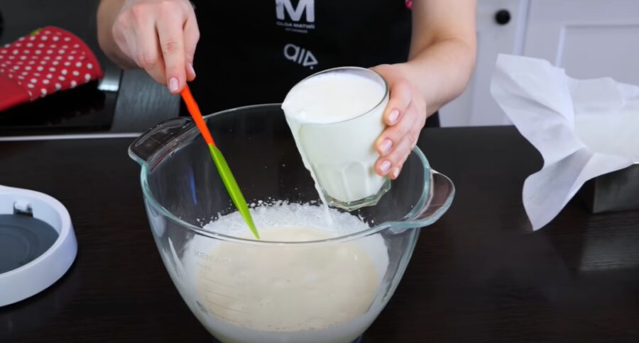 Пишний і ніжний пиріг на кефірі: приготування тіста