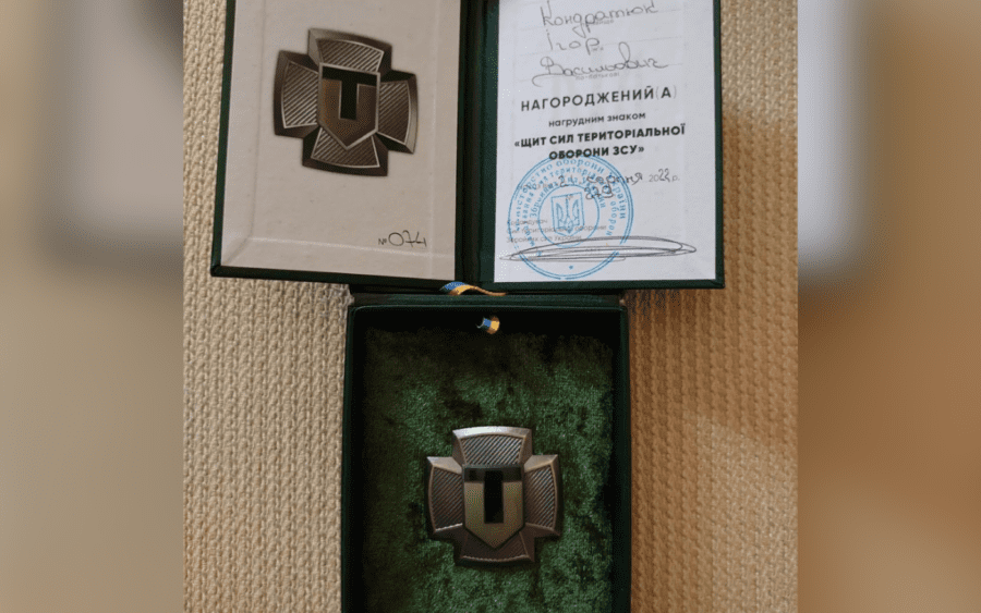 Ігор Кондратюк показав, яким орденом його урочисто нагородила держава