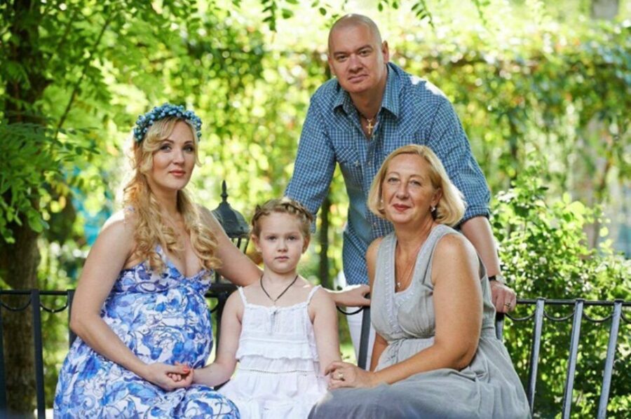 Як виглядає теща Євгена Кошового