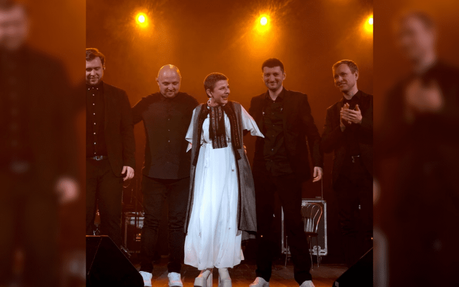 Оксана Муха на концерті з оновленим зовнішнім виглядом