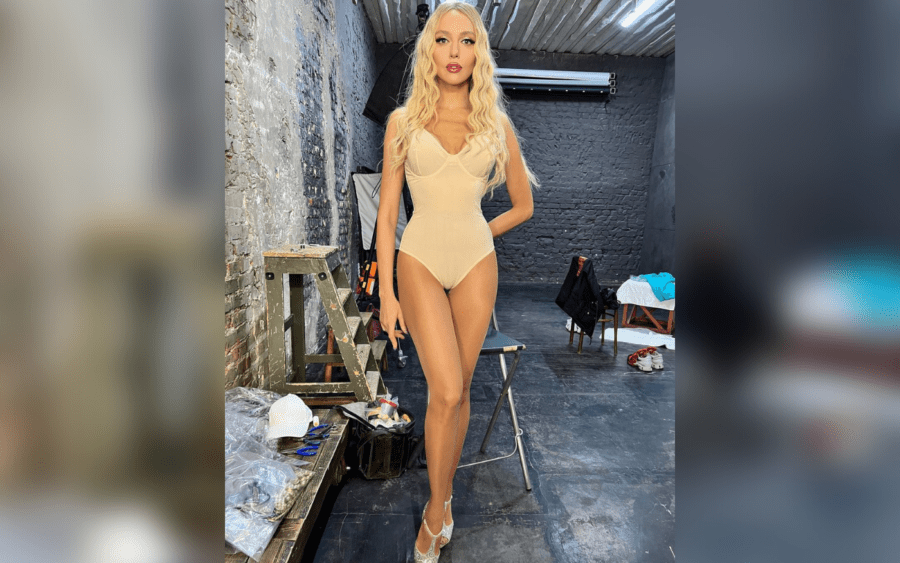 Українська Барбі похизувалась результатами схуднення в боді тілесного кольору