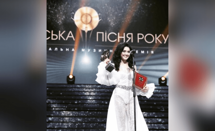 Аліна Поплавська на сцені