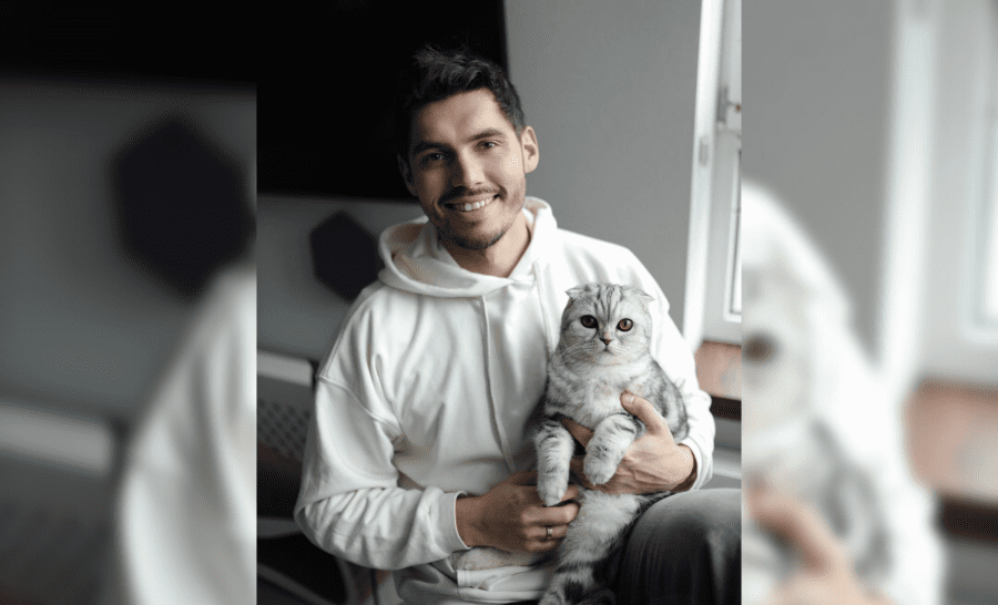 Нікіта Добринін з котом
