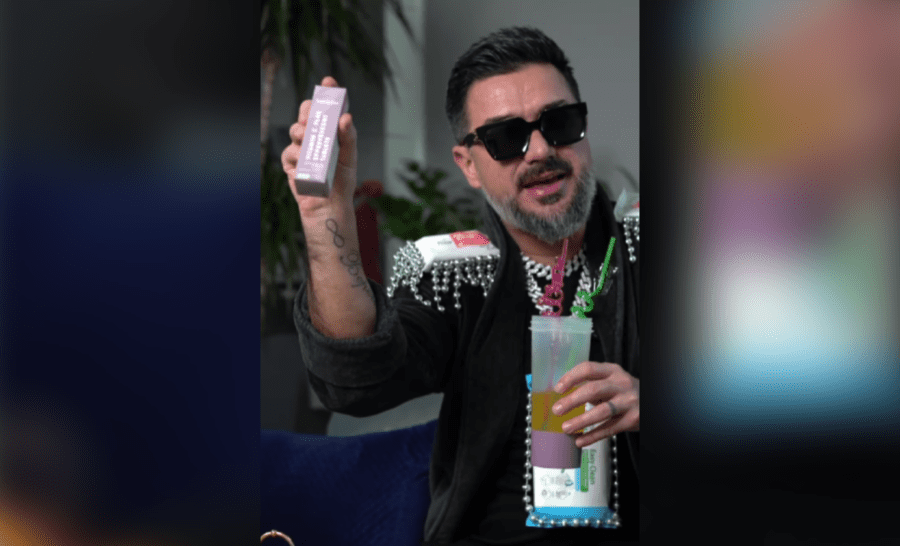 Підписники помітили татуювання обручки на безіменному пальці Мурата Налчаджиоглу 