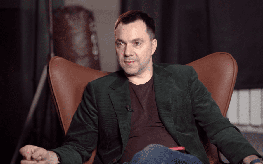 Олексій Арестович на інтерв'ю для Раміни Есхакзай