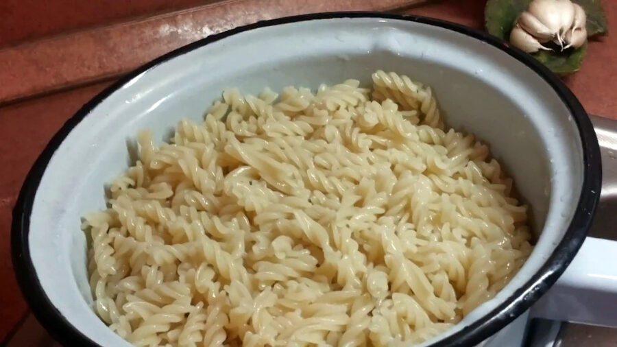 Як правильно варити макарони, щоб вони не злипалися Як правильно варити макарони, щоб вони не злипалися