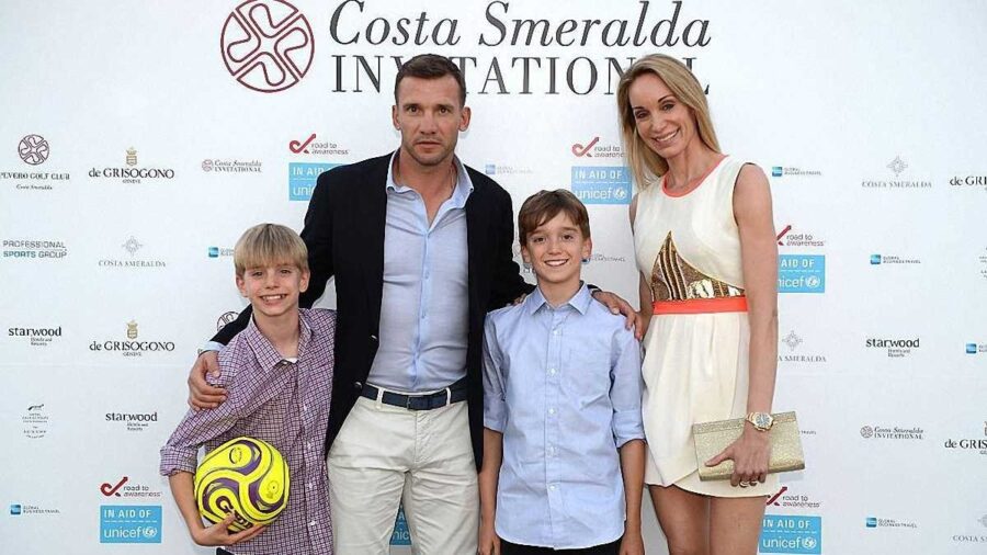 Як виглядають дружина і діти Андрія Шевченка