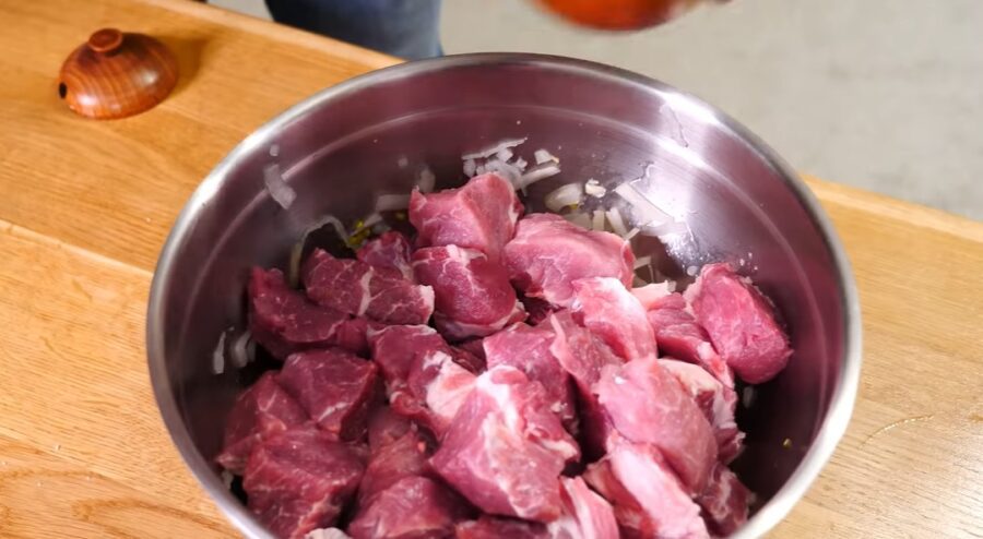 Шашлик в духовці. Рецепт ідеального маринаду