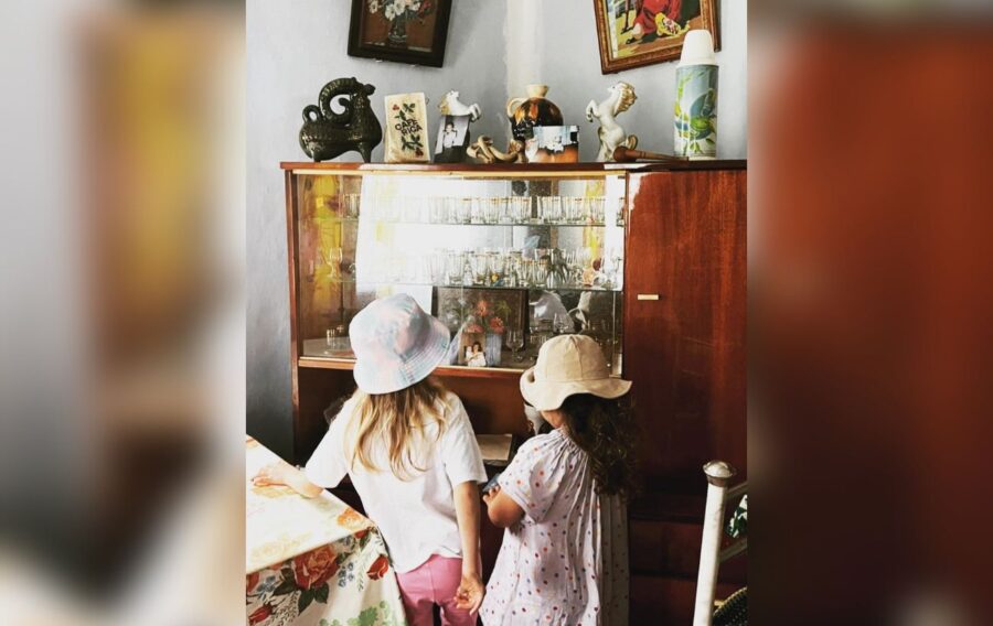 Відома українська актриса Олена Кравець замилувала ніжними фотографіями дітлахів з села