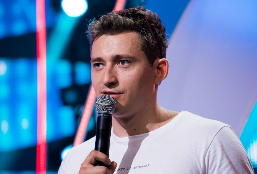 Коля Сєрга висловився про свою колегу Світлану Лободу та порадив, що їй робити