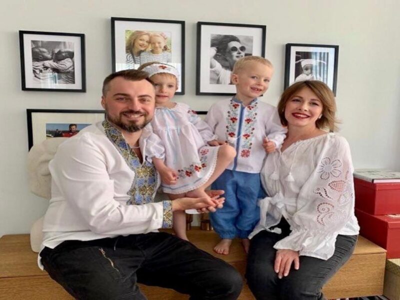 Олена Кравець з родиною