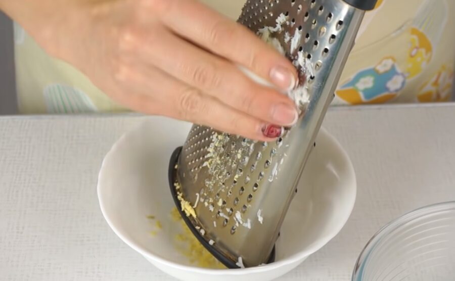 Закусочний торт-салат з крекерів за 10 хвилин