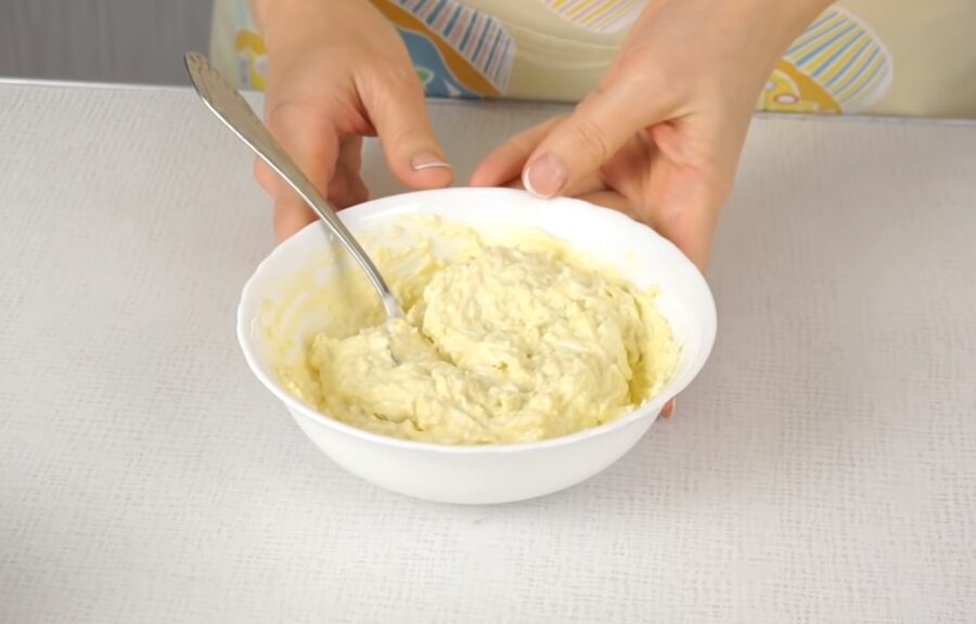 Закусочний торт-салат з крекерів за 10 хвилин