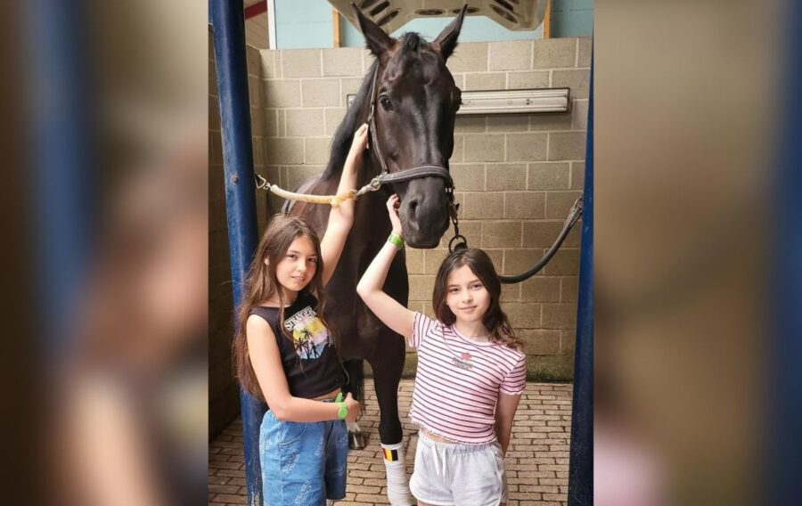 Відома українська співачка Камалія забрала доньок і вирушила в подорож Європою