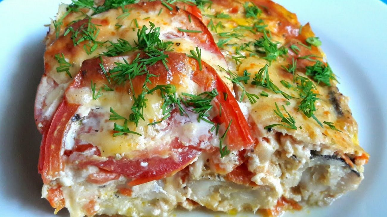 Филе хека запечённое в сметанно-сырном соусе с овощами!
