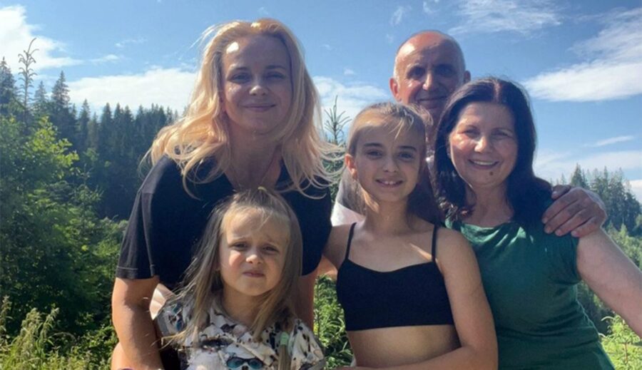 Лілія Ребрик з батьками та дітьми