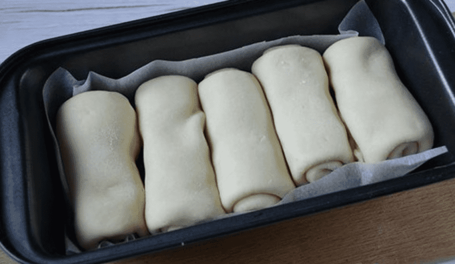 Викладіть булочки на деко