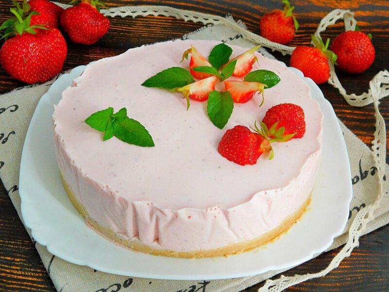 Простий рецепт йогуртового торта без випікання та коржів