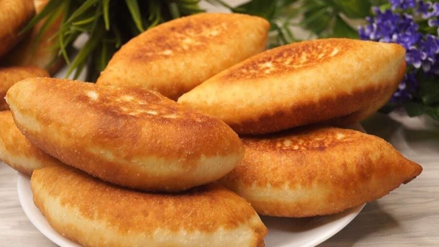 Як приготувати смачні пиріжки на сковороді за лічені хвилини