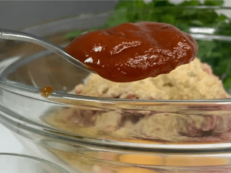 Додайте у котлети кетчуп