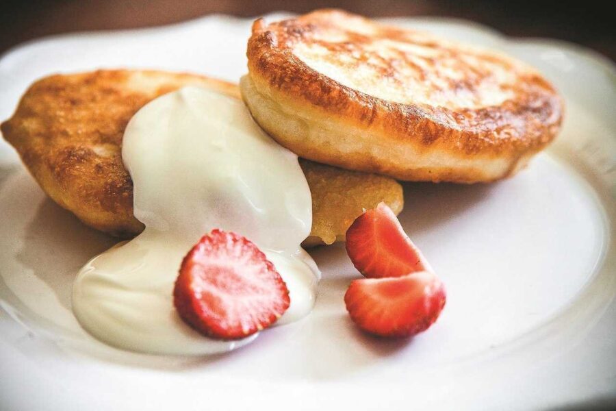 Простий рецепт смачних і пишних оладок на кефірі без додавання яєць