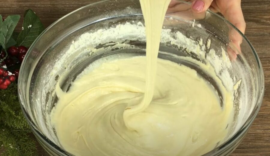 Додайте просіяне борошно