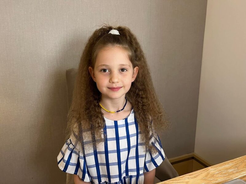 Дружина Дмитра Гордона Олеся Бацман показала їхню середню доньку Алісу