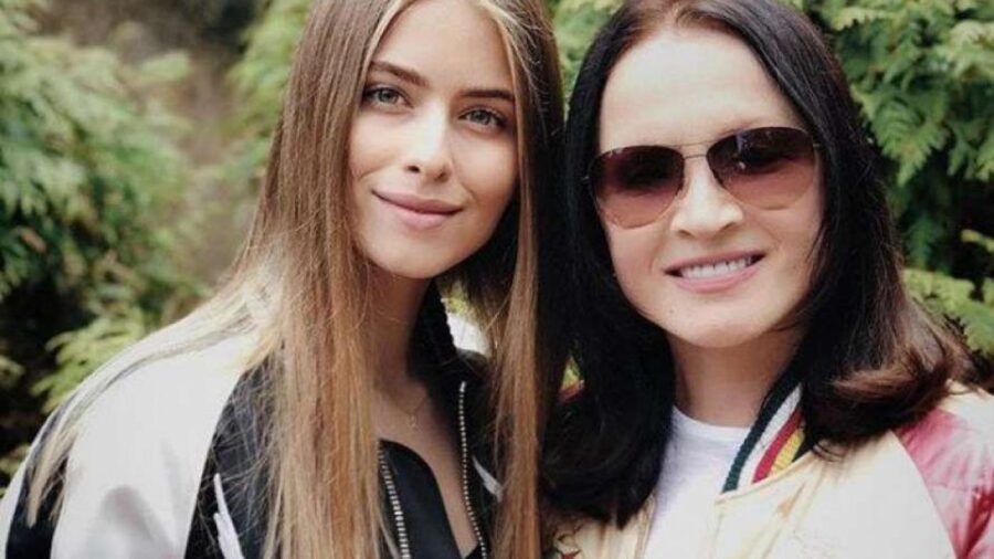 Як виглядають та чим займаються дорослі онуки Софії Ротару