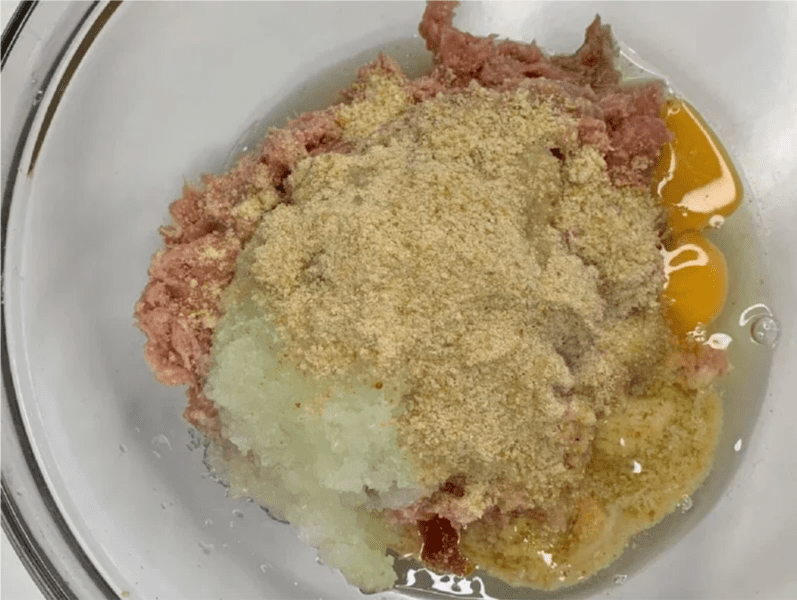 Почніть готувати фарш для котлет