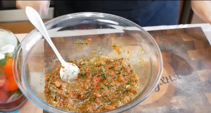 З'їли банку за раз і просять ще: помідори половинками по-болгарськи на зиму