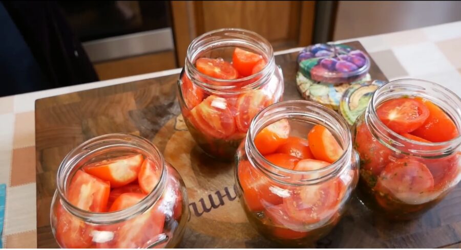 З'їли банку за раз і просять ще: помідори половинками по-болгарськи на зиму