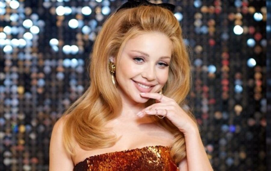 Тіна Кароль жбурнула мікрофон у фанів