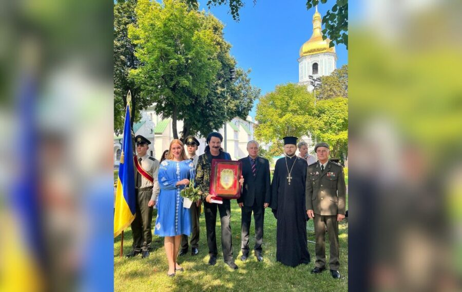 Павло Зібров показався на нагородженні та продемонстрував світлину зі своєю донькою Діаною