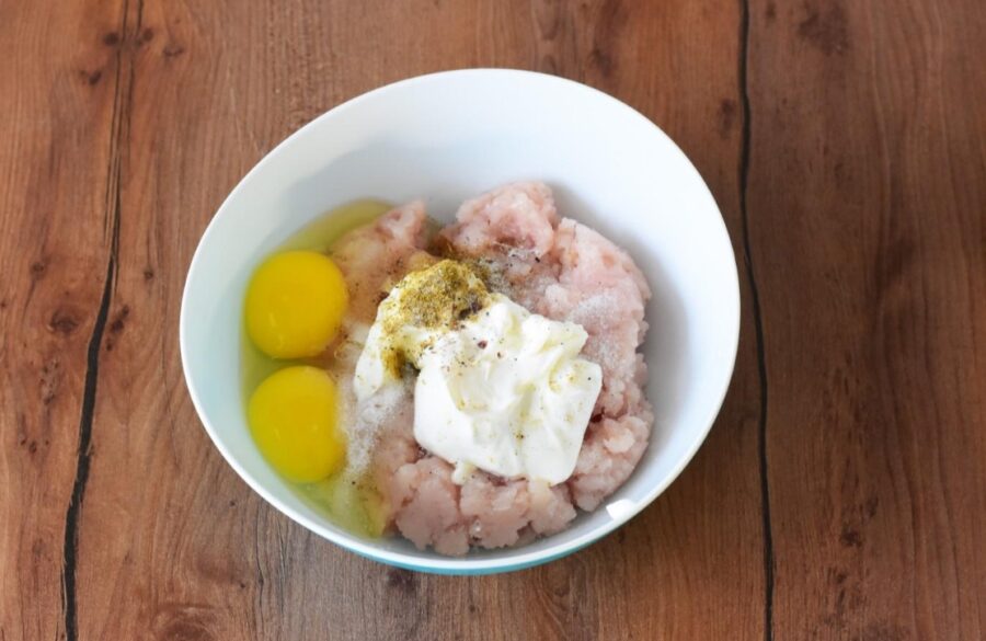 Оладки з м'ясом: готуються як ліниві пиріжки на сковороді