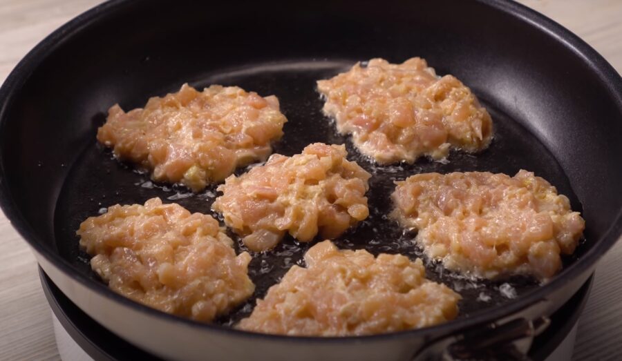 Підсіла на котлети за цим рецептом. Така смакота, і руками формувати не треба