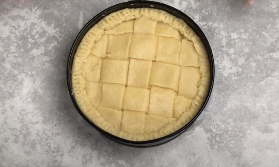 Надзвичайний яблучний пиріг із заварним кремом: всі сказали, що це шедевр