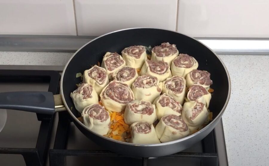 Ліниві пельмені на сковороді зі смачною підсмажкою